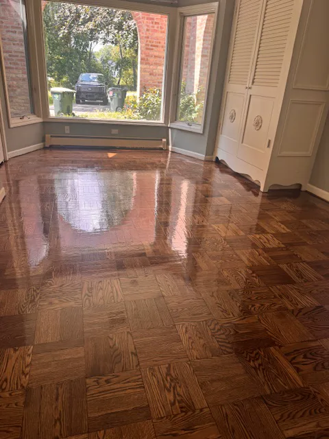Refinished oak parquet with a high-gloss finish